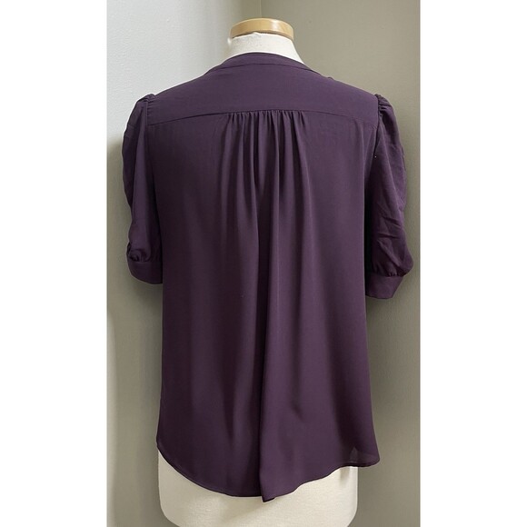 Tahari Short Ruched Sleeve Ladie's Medium Hidden Button Blouse - Picture 3 of 6